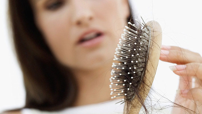 علت ریزش مو در خانم ها